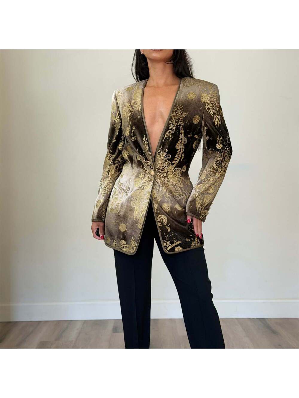 Escada - Picture 8 of 9